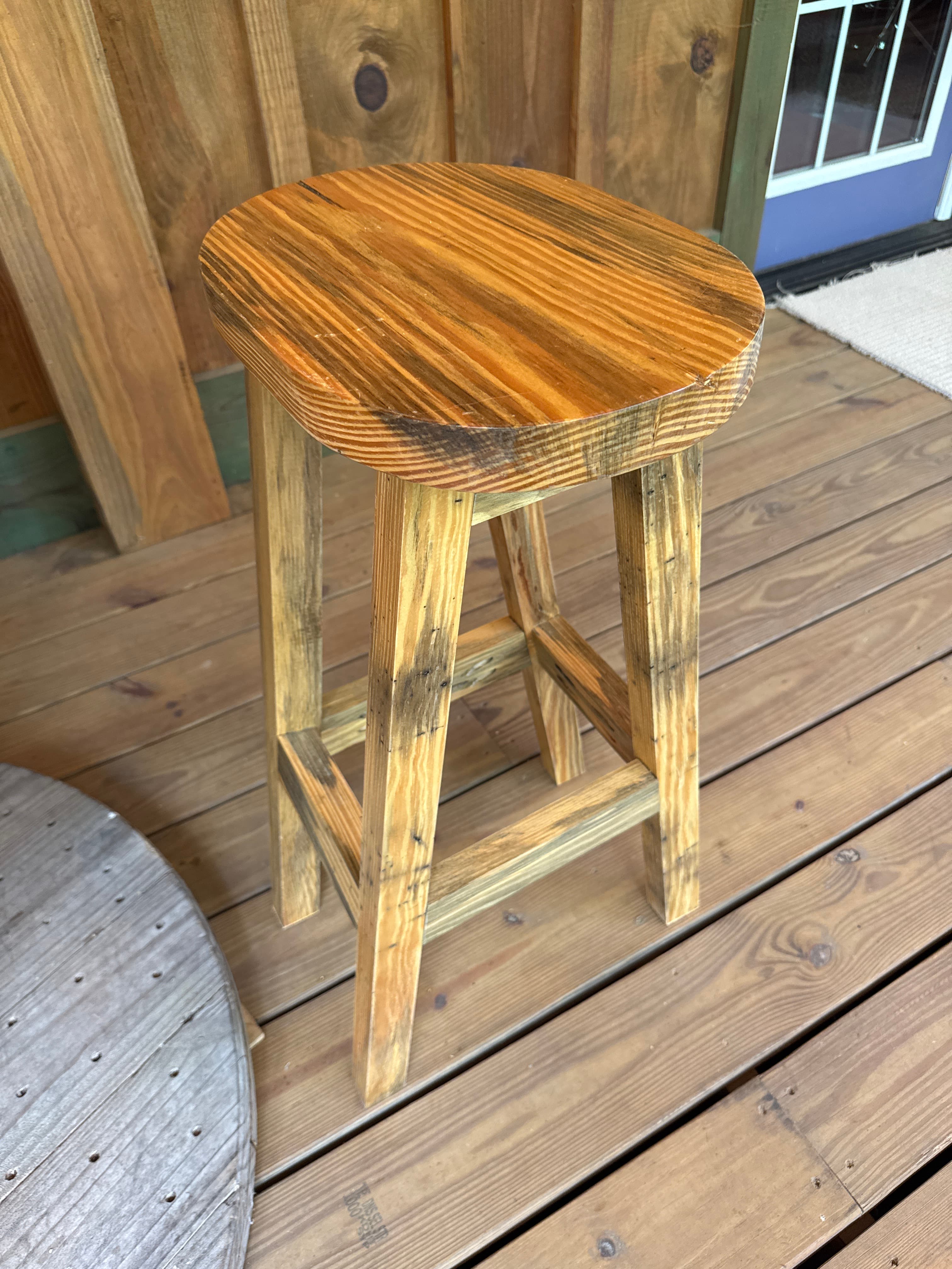 Oval barstool